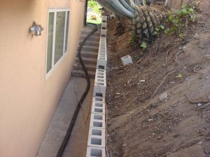A new CMU block wall prior to pouring concrete grout into its cells.