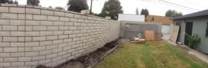 New slump block CMU wall with a wall cap for a home’s side yard. This is a great option to raise the value of your home and create more private living space.