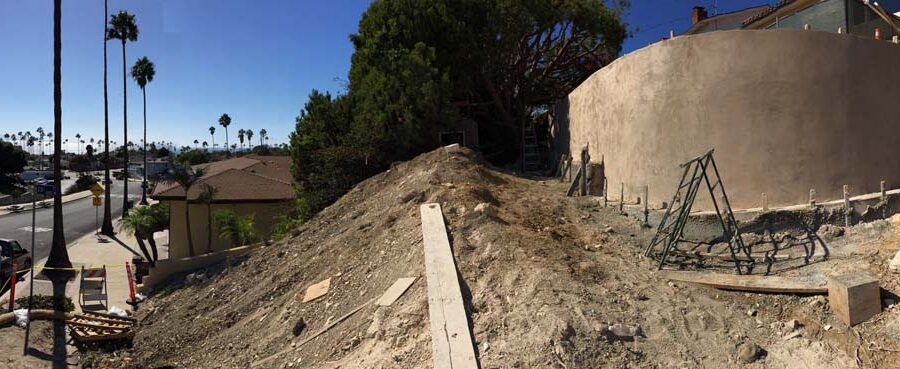 Construction of a new retaining wall application of colored stucco. Pacificland Constructors