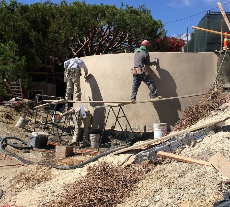 Construction of a new retaining wall application of colored stucco. Pacificland Constructors