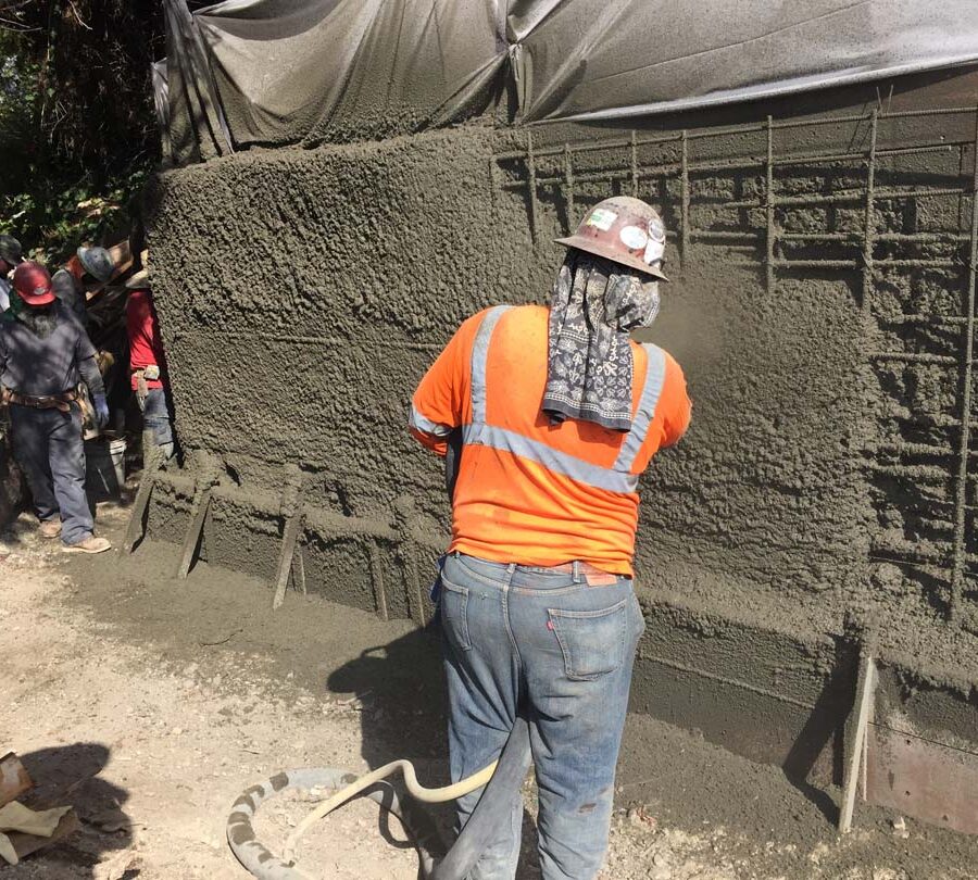 Construction of a new retaining wall shotcrete shooting and leveling. Pacificland Constructors