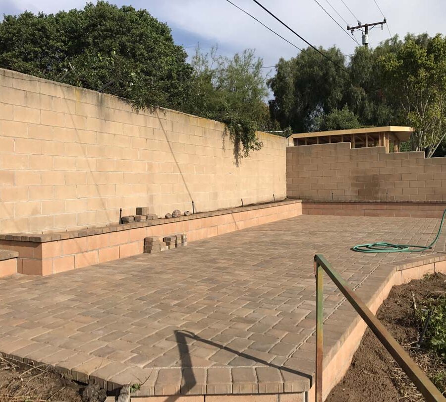 Finished paver patio with a CMU block planter. Pacificland Constructors.